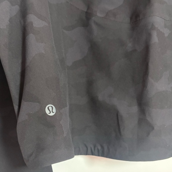 Lululemon Rain Chaser Cropped Jacket Heritage 365 Camo Deep Coal Size 6 - Picture 13 of 16